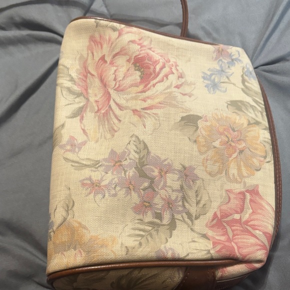 Liz Claiborne Floral Crossbody Bag in Cream and Brown - Picture 4 of 7